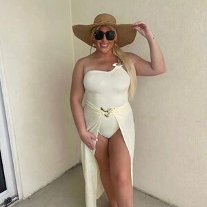 Pretty Little Thing Swim Set